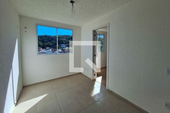 Sala de apartamento para alugar com 2 quartos, 50m² em Várzea das Mocas, São Gonçalo