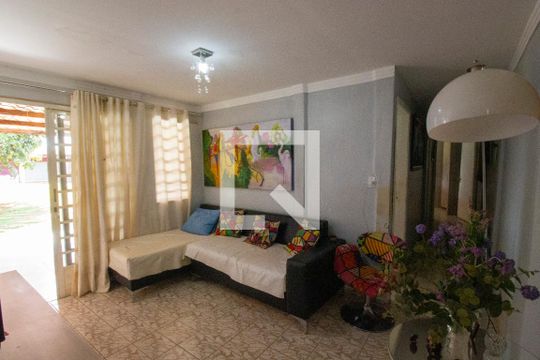 Casa à venda com 2 quartos, 850m² em Arniqueira, Brasília