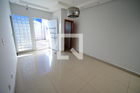 Casa para alugar com 3 quartos, 160m² em Jardim Presidente, Goiânia