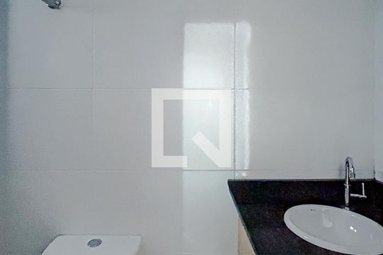 Banheiro de apartamento para alugar com 1 quarto, 30m² em Vila Carrão, São Paulo