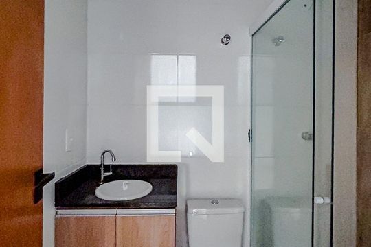 Banheiro de apartamento para alugar com 1 quarto, 30m² em Vila Carrão, São Paulo