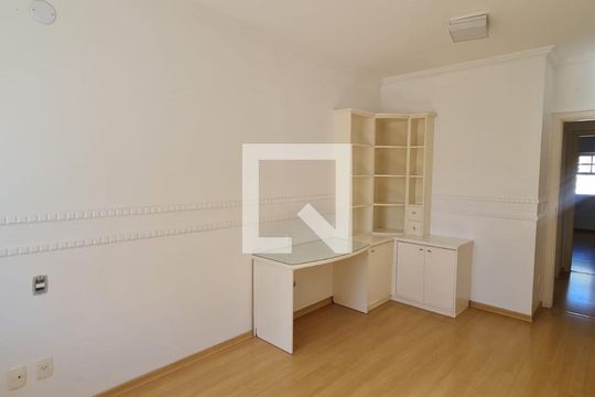 Quarto de casa de condomínio à venda com 4 quartos, 365m² em Loteamento Alphaville Campinas, Campinas