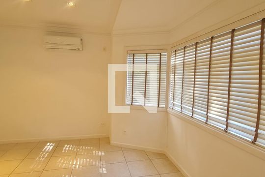Quarto de casa de condomínio à venda com 4 quartos, 365m² em Loteamento Alphaville Campinas, Campinas