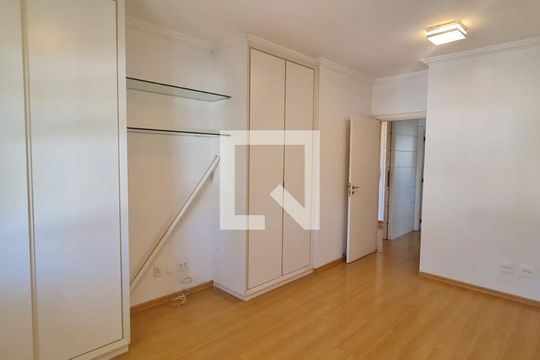 Quarto de casa de condomínio à venda com 4 quartos, 365m² em Loteamento Alphaville Campinas, Campinas