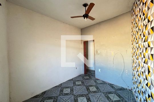 Casa para alugar com 2 quartos, 160m² em Rocha Miranda, Rio de Janeiro