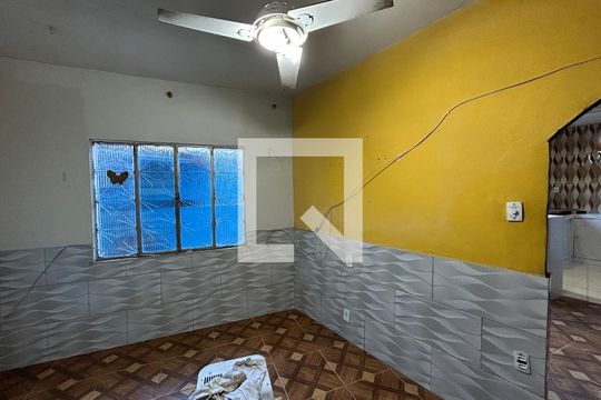 Casa para alugar com 2 quartos, 160m² em Rocha Miranda, Rio de Janeiro