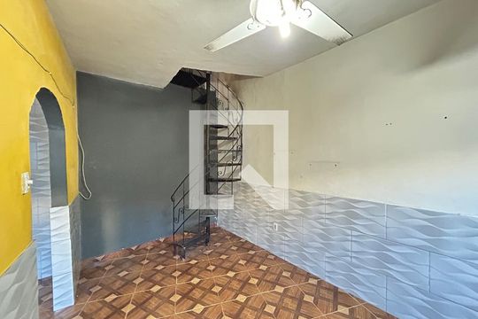 Casa para alugar com 2 quartos, 160m² em Rocha Miranda, Rio de Janeiro