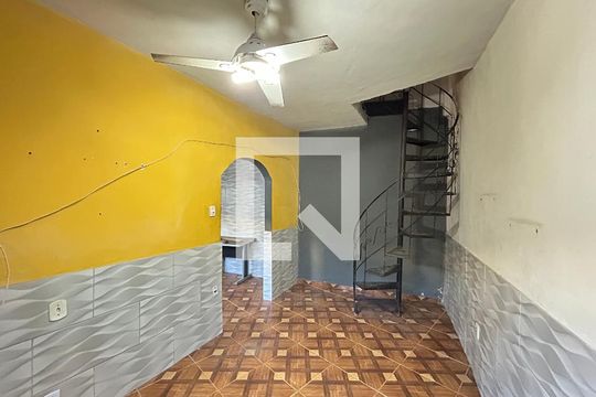 Casa para alugar com 2 quartos, 160m² em Rocha Miranda, Rio de Janeiro