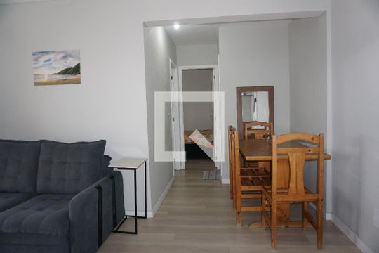 Sala de apartamento para alugar com 2 quartos, 50m² em Jardim Elizabete, Embu das Artes