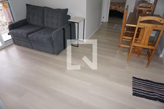 Sala de apartamento para alugar com 2 quartos, 50m² em Jardim Elizabete, Embu das Artes