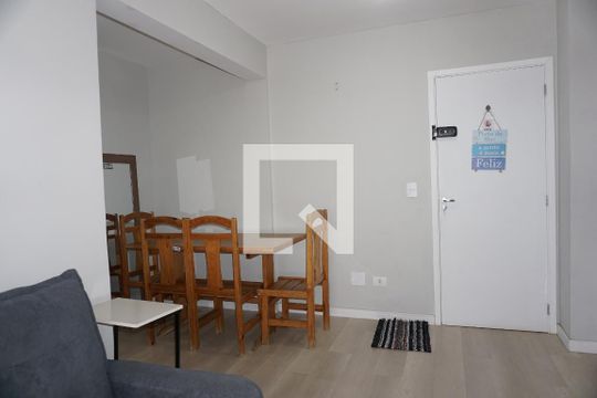 Sala de apartamento para alugar com 2 quartos, 50m² em Jardim Elizabete, Embu das Artes