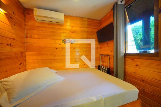 Sala/Quarto de kitnet/studio para alugar com 1 quarto, 30m² em Barra da Lagoa, Florianópolis