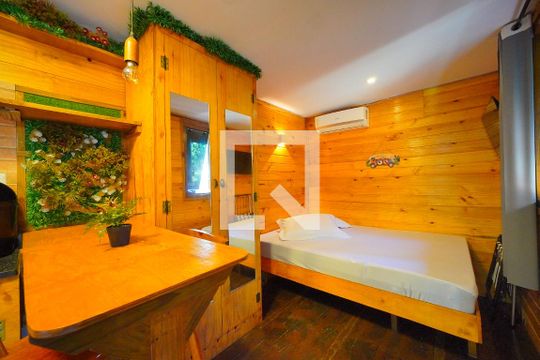 Sala/Quarto de kitnet/studio para alugar com 1 quarto, 30m² em Barra da Lagoa, Florianópolis