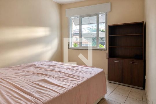 Quarto de apartamento para alugar com 1 quarto, 65m² em Vila Valenca, São Vicente
