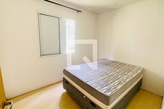 Quarto  de apartamento para alugar com 2 quartos, 50m² em Jardim Isis, Cotia