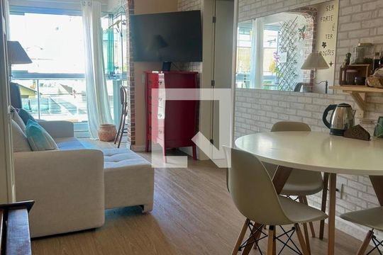 Sala de apartamento para alugar com 2 quartos, 59m² em Lagoa Pequena, Florianópolis