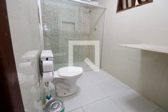 Banheiro de casa de condomínio para alugar com 1 quarto, 70m² em São Cristóvão, Salvador