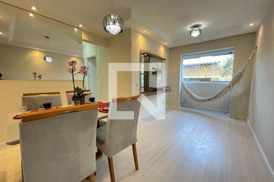 Sala de apartamento à venda com 3 quartos, 60m² em Conjunto Promorar Raposo Tavares, São Paulo