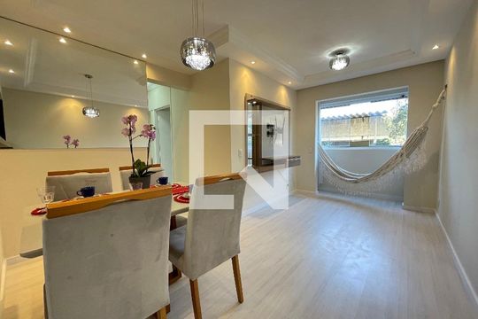 Sala de apartamento à venda com 3 quartos, 60m² em Conjunto Promorar Raposo Tavares, São Paulo