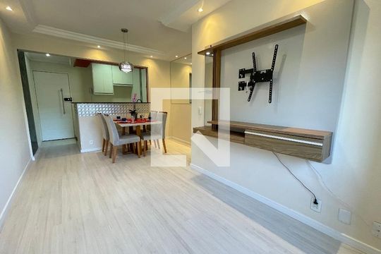 Sala de apartamento à venda com 3 quartos, 60m² em Conjunto Promorar Raposo Tavares, São Paulo