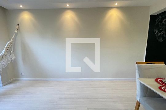 Sala de apartamento à venda com 3 quartos, 60m² em Conjunto Promorar Raposo Tavares, São Paulo