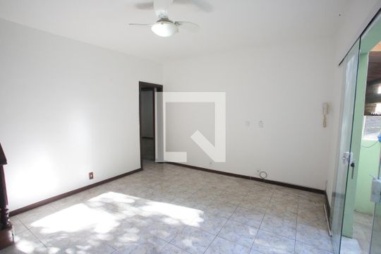 Sala de casa à venda com 5 quartos, 180m² em Taquara, Rio de Janeiro