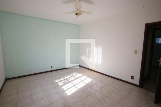 Quarto Suíte 1 de casa à venda com 5 quartos, 180m² em Taquara, Rio de Janeiro