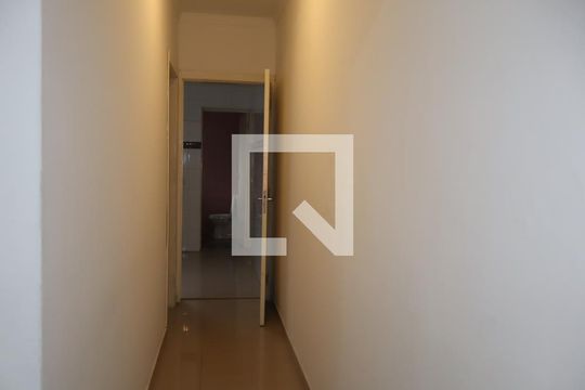 Corredor de apartamento para alugar com 1 quarto, 55m² em Jardim Guairaca, São Paulo