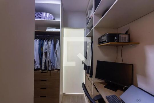 Quarto de casa à venda com 3 quartos, 250m² em Baronesa, Osasco