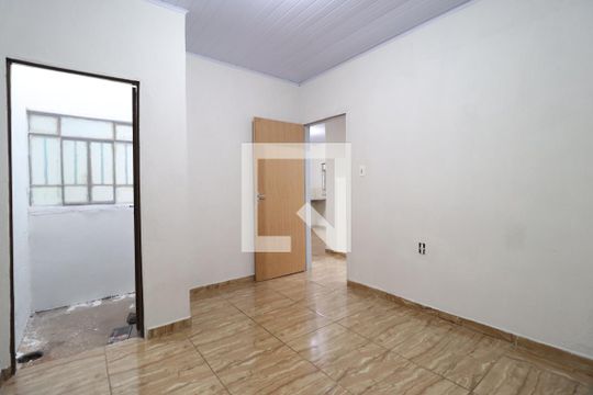 Quarto 1 de casa para alugar com 2 quartos, 45m² em Santa Mônica, Uberlândia