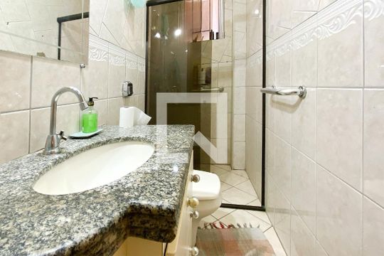 Banheiro de apartamento à venda com 2 quartos, 83m² em União, Belo Horizonte