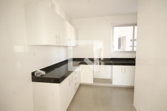 cozinha de apartamento para alugar com 3 quartos, 74m² em Liberdade, Belo Horizonte