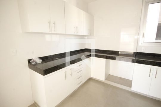 cozinha de apartamento para alugar com 3 quartos, 74m² em Liberdade, Belo Horizonte