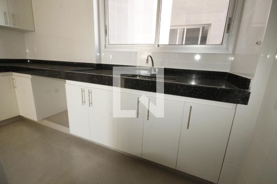 cozinha de apartamento para alugar com 3 quartos, 74m² em Liberdade, Belo Horizonte