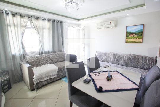 Sala de casa para alugar com 2 quartos, 80m² em Taquara, Rio de Janeiro