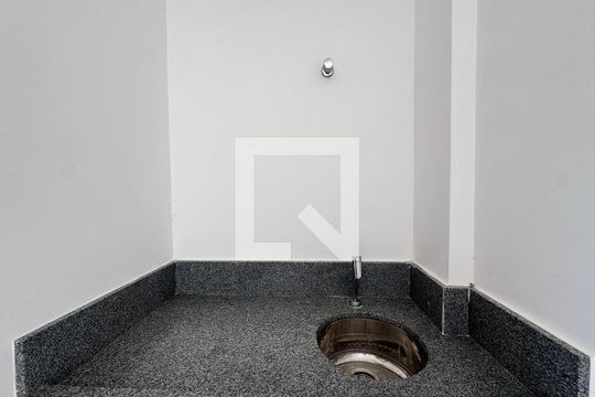 Hall dormitórios de casa de condomínio para alugar com 3 quartos, 227m² em Vargem Pequena, Rio de Janeiro