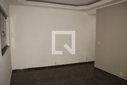 Casa para alugar com 2 quartos, 200m² em Jardim Guairaca, São Paulo