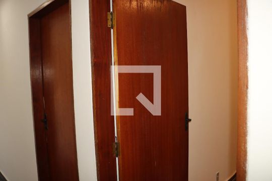 Casa para alugar com 2 quartos, 200m² em Jardim Guairaca, São Paulo