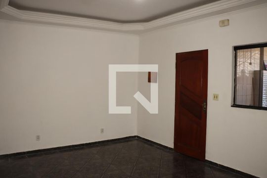 Casa para alugar com 2 quartos, 200m² em Jardim Guairaca, São Paulo