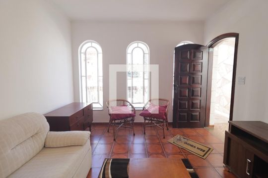 Sala de casa para alugar com 3 quartos, 200m² em Vila São José, São Paulo