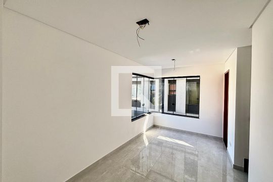 Sala de casa à venda com 2 quartos, 85m² em Vila Ré, São Paulo