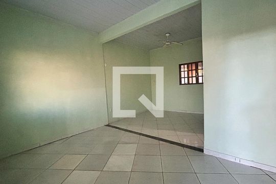 Sala de casa para alugar com 2 quartos, 425m² em Extensão do Bosque, Rio das Ostras