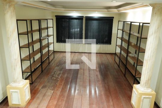 Sala 1 de casa à venda com 3 quartos, 400m² em Vila Nova Manchester, São Paulo