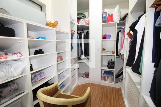 Closet do Quarto Suíte 1 de casa para alugar com 3 quartos, 260m² em Cidade Líder, São Paulo
