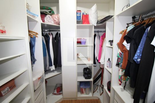 Closet do Quarto Suíte 1 de casa para alugar com 3 quartos, 260m² em Cidade Líder, São Paulo
