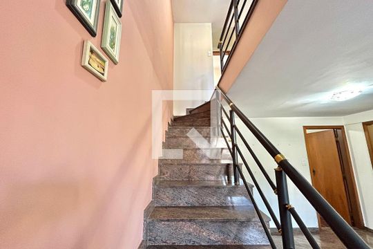 Escada de casa à venda com 3 quartos, 154m² em Jabaquara, São Paulo