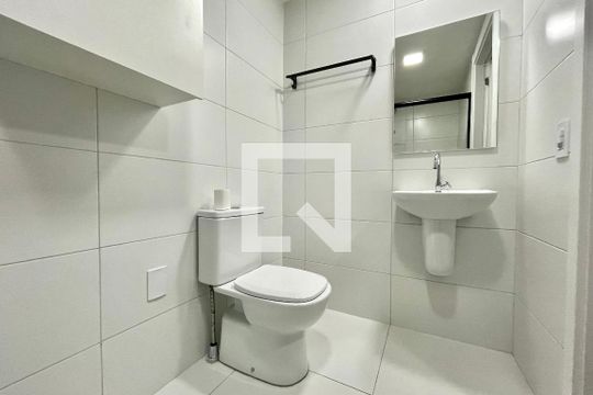 Banheiro de kitnet/studio para alugar com 1 quarto, 30m² em Vila Clementino, São Paulo