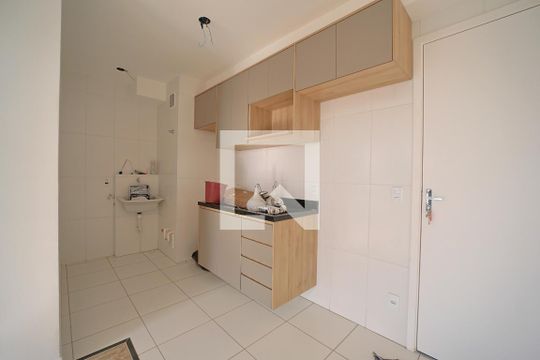Cozinha e Área de Serviço de apartamento para alugar com 2 quartos, 40m² em Jardim Maringa, São Paulo