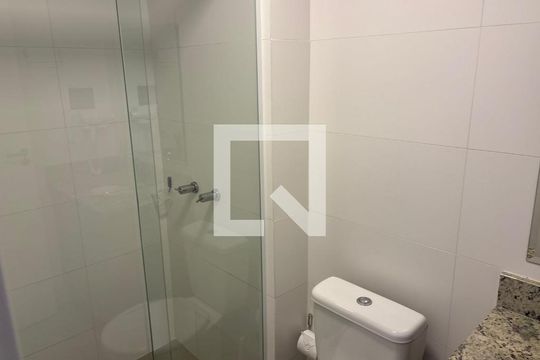Banheiro de kitnet/studio à venda com 1 quarto, 17m² em Rebouças, Curitiba