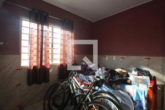 Quarto 2 de casa à venda com 3 quartos, 150m² em Guajuviras, Canoas